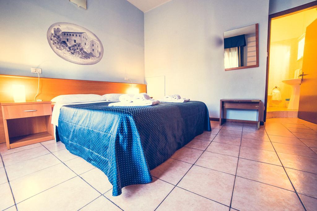Hotel La Gaietta Millesimo Pokój zdjęcie